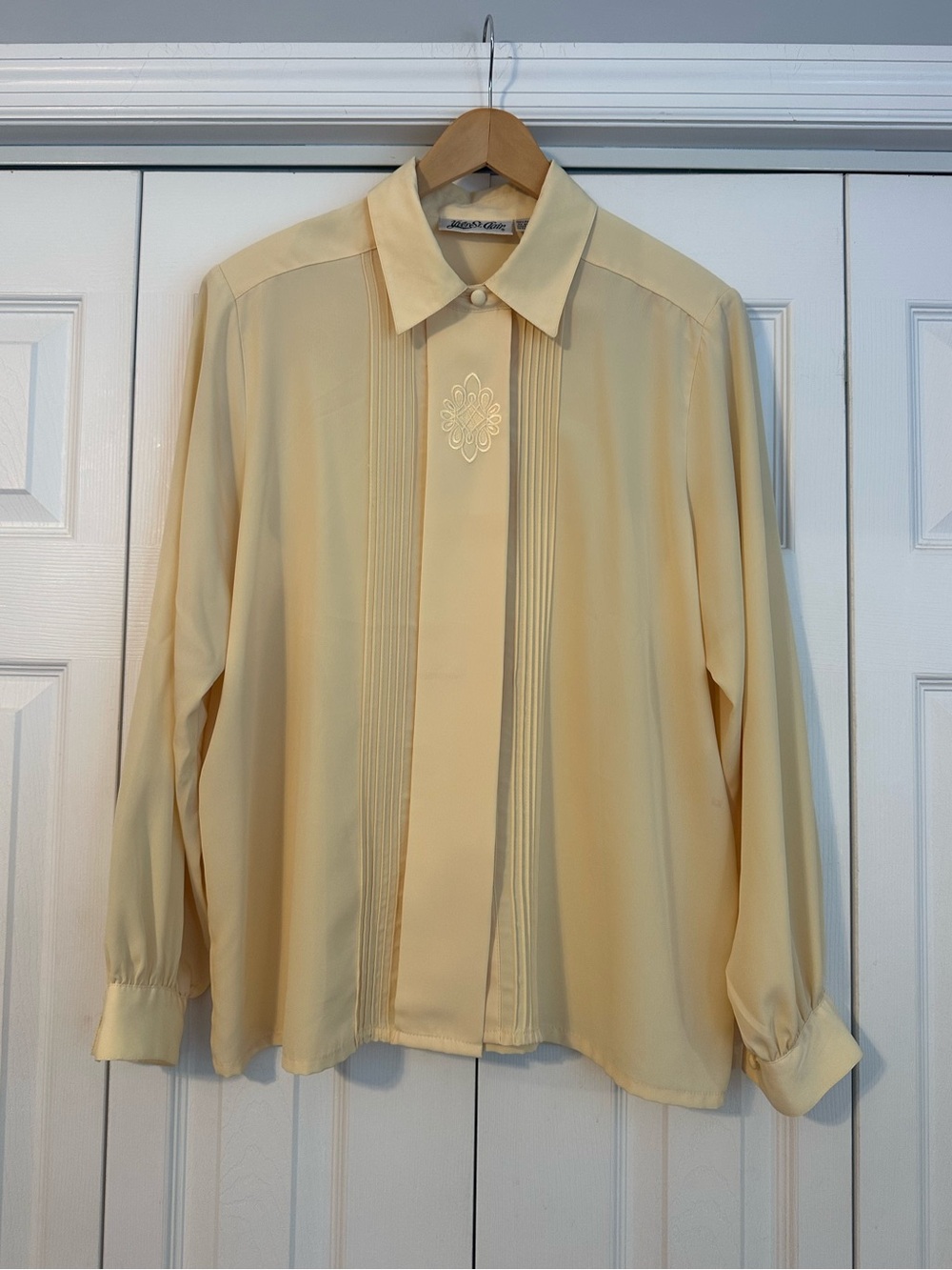 Butter Yellow Yves St. Clair Long Sleeve Blouse, size 16